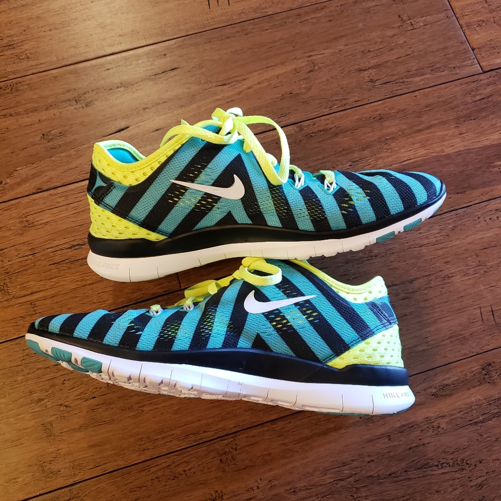 🦋 NEW NIKE FREE RUNNING SHOES🦋 - Picture 5 of 13